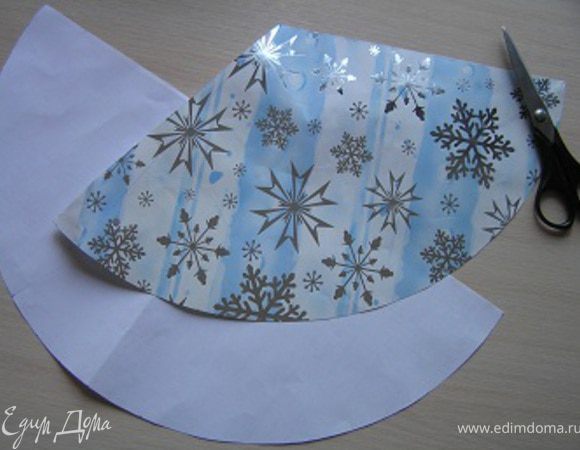 Сделать конус любого размера из плотной бумаги. 