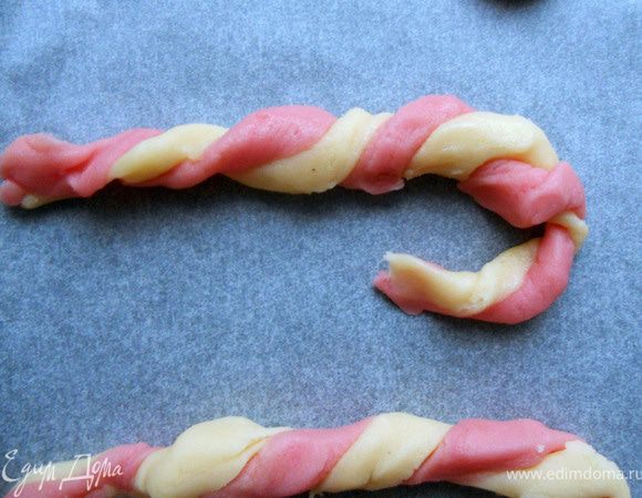 Загнуть верхнюю часть.