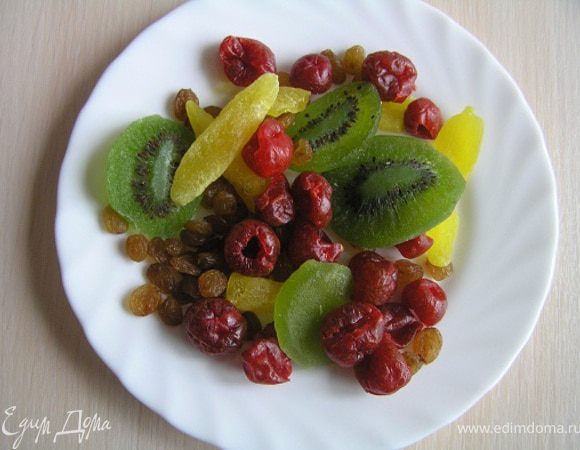 Приготовить цукаты (крупные нарезать)