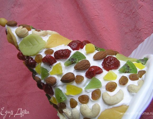 Я сделала недостаточно плотную глазурь и у меня цукаты немного поплыли :( Тогда из оставшихся ингредиентов я заполнила "пустоты". Все равно получилось здорово :) Попробуйте и Вы! Веселых Вам праздников :))