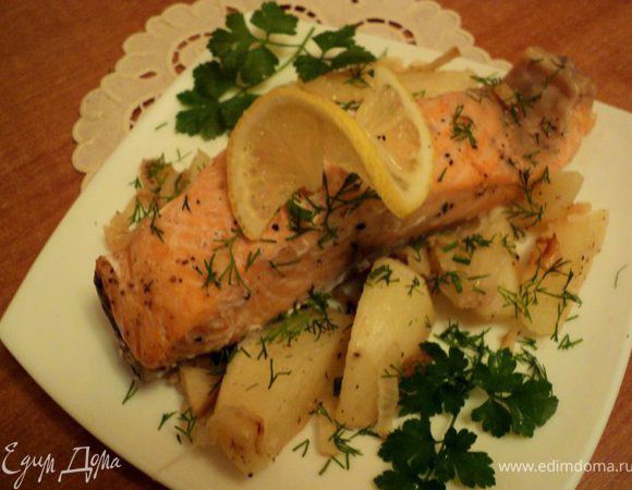 Готовую семгу и овощи  выложить на тарелку, украсить зеленью. Приятного аппетита!