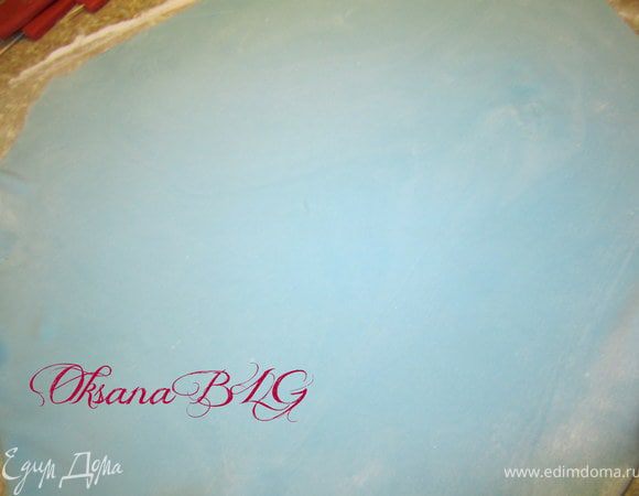 Для торта подготовить мастику.