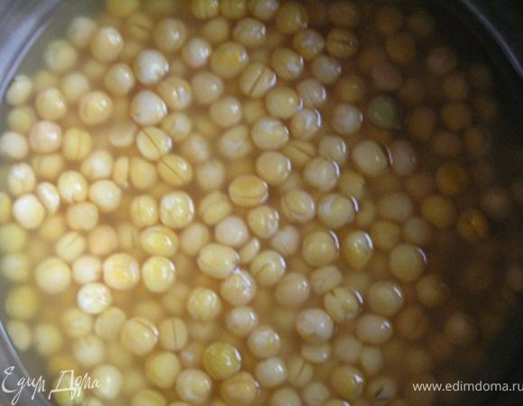 Нут замочить на ночь (минимум на 4 часа). Воду из-под нута слить, залить 0,5 л новой воды