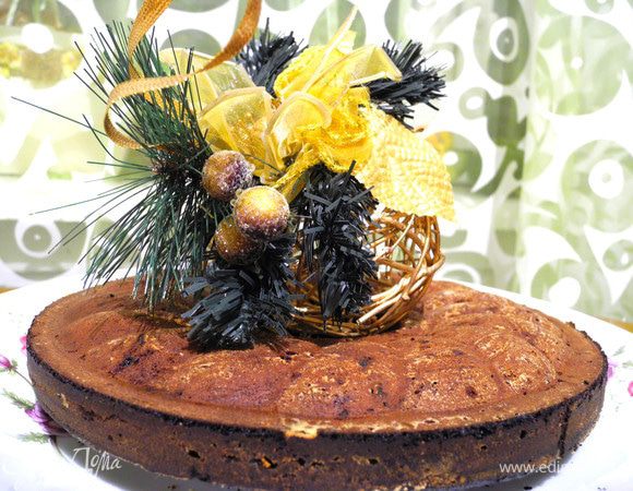 Выпекать 40-50 мин в духовке, разогретой до 180 градусов. Проверить готовность можно, как обычно, спичкой или лучинкой. Если сухая - готов.