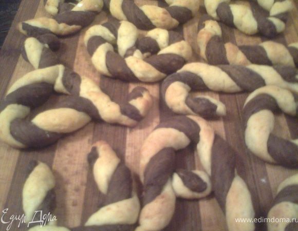 Выпекаем 15 минут при 200гр.,если хотите мягкое печенье,а если хрустящее-позолотите дольше.