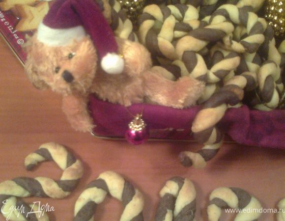 Теперь главное-найти красивую коробочку!У меня осталась от подаренного печенья(я их оставляю на такие случаи,а ещё в них удобно хранить разные пакетики со специями)