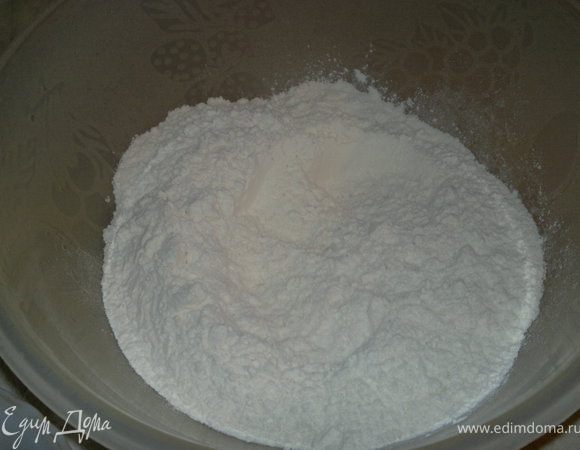 выкладываем муку в миску