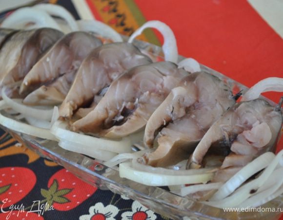 Готовую рыбу смазать раст. маслом и порезать на кусочки. Хранить в емкости с плотно закрытой крышкой.
Смачного!