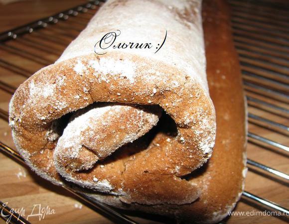 Когда рулет полностью остынет, можно убрать полотенца.