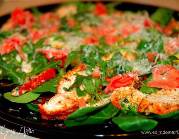 Остается слегка сбрызнуть наше блюдо соевым соусом и оливковым маслом, после чего щедро присыпать мелко натертым пармезаном и свежемолотым черным перцем. Можно подавать к столу. Это очень вкусно, Вам понравится, я уверен! Приятного аппетита!