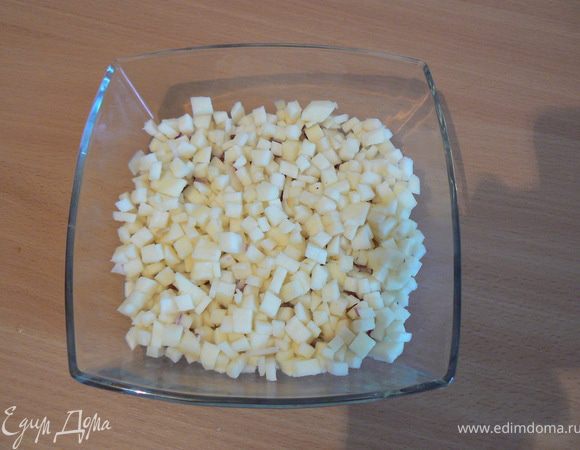 яблоко,тоже мелко порезать
