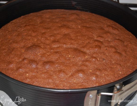 Выпекать 30-35минут при 180°С. Готовый корж остудить.