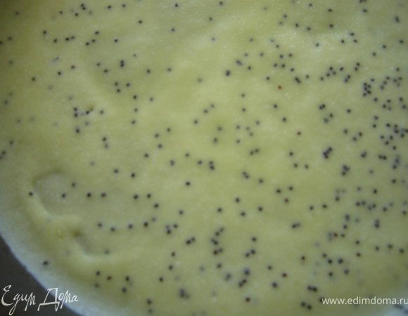 Выпекать на разогретой сковороде без масла( я смазываю маслом для первого блинчика)только с одной стороны.
