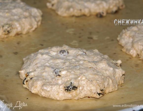 Ставим коржики в нежаркую духовку и даем им подрумяниться до красивого миндального цвета минут 30-40.