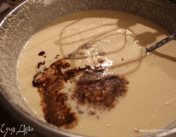 Кофе заливаем горячей водой. Добавляем корицу...остудить. Добавить в смесь и перемешать.