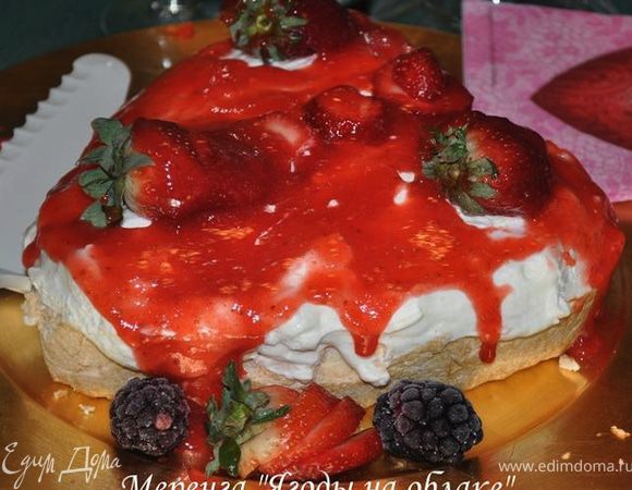 Нарезать на порционные куски:сверху выложить ягодную начинку.Хранить в холод-ке в закрытом виде.