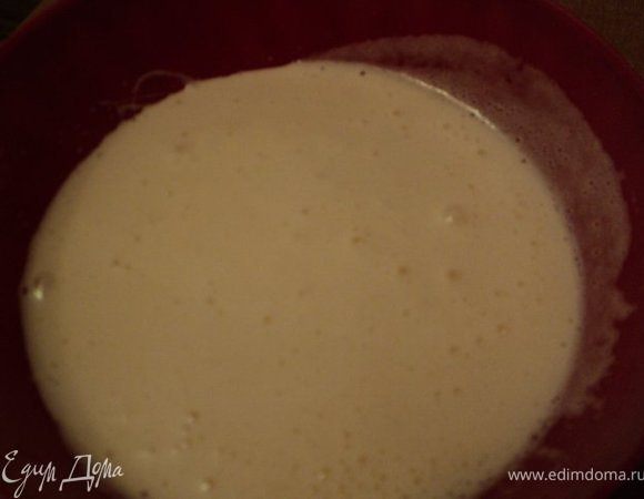 В форме диаметром 20см испечь три бисквита по рецепту от Евы http://www.edimdoma.ru/recipes/31180 , я немного увеличила количество муки для плотности бисквита. Для каждого бисквита взбить по 2 яйца со 100гр сахара на водяной бане ( посуда с яйцами не должна касаться воды) до увеличения  объема в 4 раза.                                                                                                           