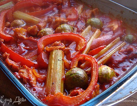 Подавать горячим. Можно к рису,а можно и без гарнира, так как блюдо полноценное.
Приятного аппетита!