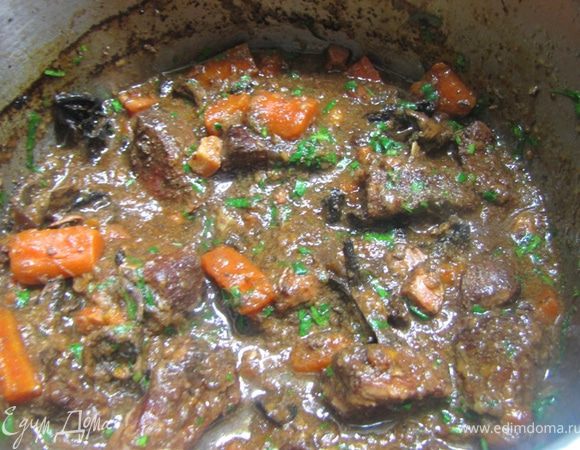 Нагрейте и готовьте около 20 минут.
Блюдо будет готовым.