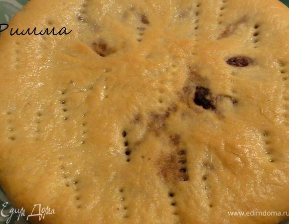 Выпекайте при температуре 200 градусов пока не подрумянится.
Пока лепешка горячая, смажьте ее сливочным маслом.