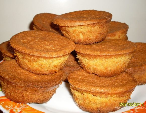 Кекс остудите до комнатной температуры в форме, после они легко выйдут из формы