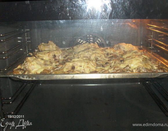 Отправьте в духовку, разогретую на 140–150°C. 