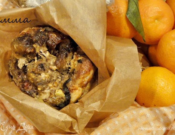 Если будете класть в корзинку с подарками , заверните в пергаментную бумагу и перевяжите ленточкой)