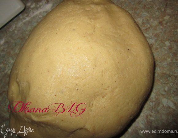 Должно получится мягкое тесто. Накрыв полотенцем оставить на 20-30 минут.