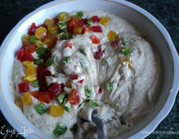 Затем добавить цукаты, перемешать.