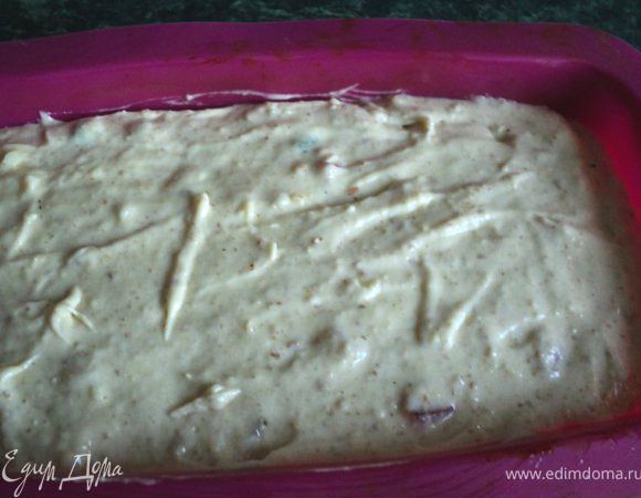 Выложить в форму для кексов ( у меня силиконовая 10х20см). Выпекать при температуре 200 градусов 60мин.  Готовность проверять деревянной  шпажкой, если сверху будет слишком запекаться корочка, прикрыть фольгой. Готовый кекс остудить.