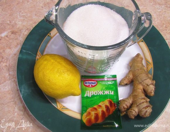 Итак, пиво имбирное. Не знаю, почему так называется напиток. Он скорее похож на квас или своеобразное шампанское. Вкус довольно интересный. Имейте ввиду, что порошок сухого имбиря сильно портит вкус, поэтому не советую его применять.