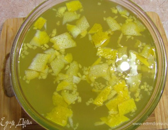 Залейте 3,5 литрами кипящей воды.