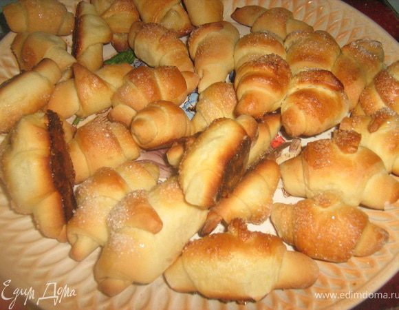 Выпекаем около 20 минут (если рогалики большие, то дольше). Сначала при 180 градусах, последние 10 минут немного убавляем.
Приятного аппетита!
