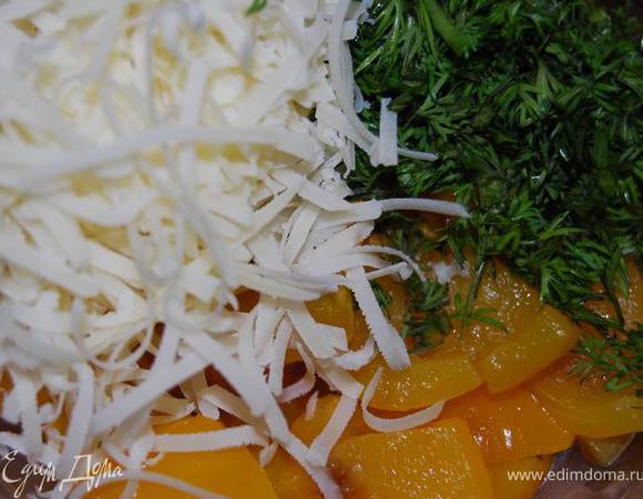 Перец порезать кубиком,добавить тертый пармезан и мелко нарезанную зелень (у меня укроп и сельдерей) 
