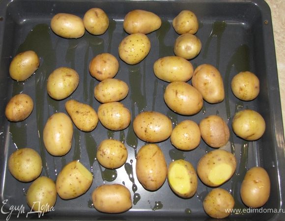 Полейте сверху оливковым маслом.