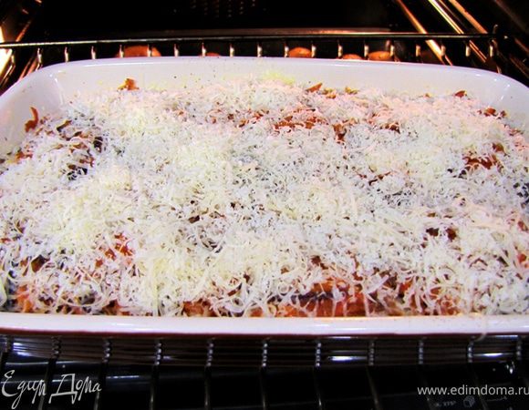 За 5 минут до окончания - посыпьте сверху тертым пармезаном.