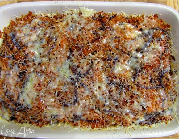 Вытащите блюдо из духовки и дайте постоять минут десять.