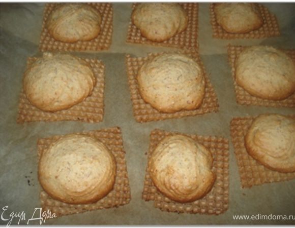 Выпекать в предварительно разогретой до 180 градусов духовке около 20-30 минут.