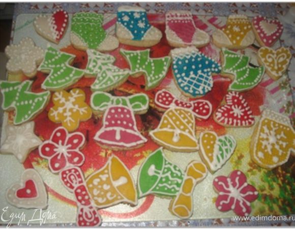 Охлажденное печенье украсить по своему вкусу.