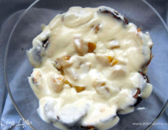 Выложить крем в миску. 