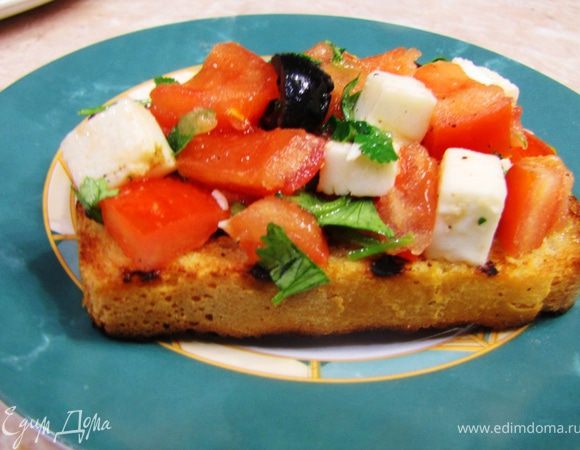 Теперь начинка.
Я выбрал четыре варианта. Это:
Салат а ля капрезе.