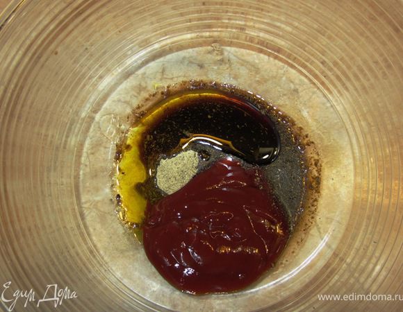 Добавьте туда остальные ингредиенты соуса.