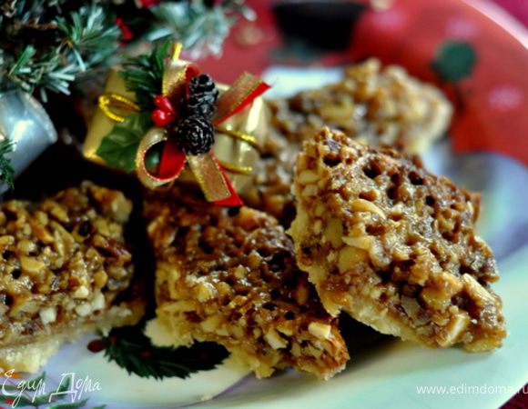 Остудить и поставить в холодильник на час или на ночь,затем разрезать на ромбики и подать на десерт или украсить для подарка.