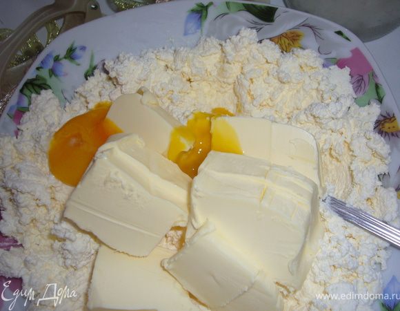 Перемешать с остальными ингредиентами кроме сахара и оставить на 2,5- 3 часа,при комнатной температуре.Это важно!