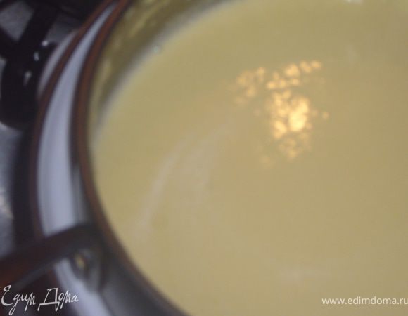 Перелить в горшочек и поместить в холодильник,на ночь.Масса загустеет,только не накрывать крышкой!!!Это важно!