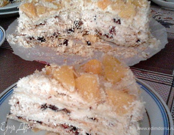 Так как дома я торт не резала, а взять фотоаппарат в гости забыла, то с мобильника был сделан вот такой снимок разреза.