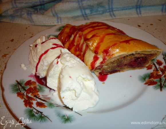 Подавайте с шариком мороженого и полейте соусом.Приятного аппетита!!!!!