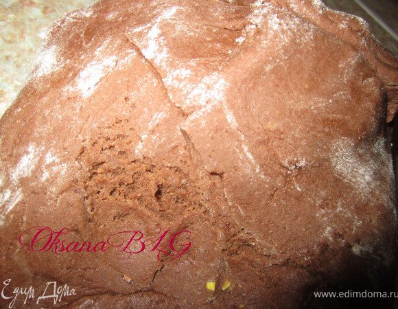 Из всех ингредиентов замесить мягкое тесто, которое не должно прилипать у рукам.