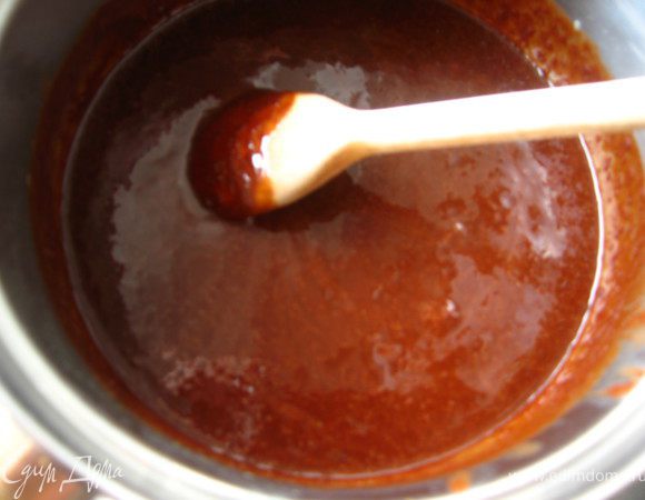 Сливочное масло растопить вместе с шоколадом
