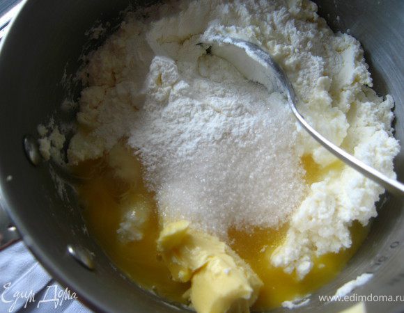 Творожная начинка: смешать все ингредиенты и проварить на небольшом огне, постоянно помешивая, в течении 2-3 минут после закипания 